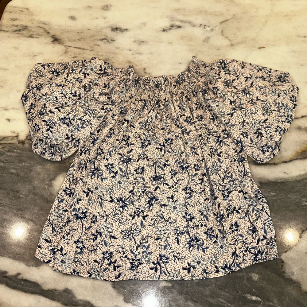 CeCe Floral Print Blouse in Blue and Cream sz Large